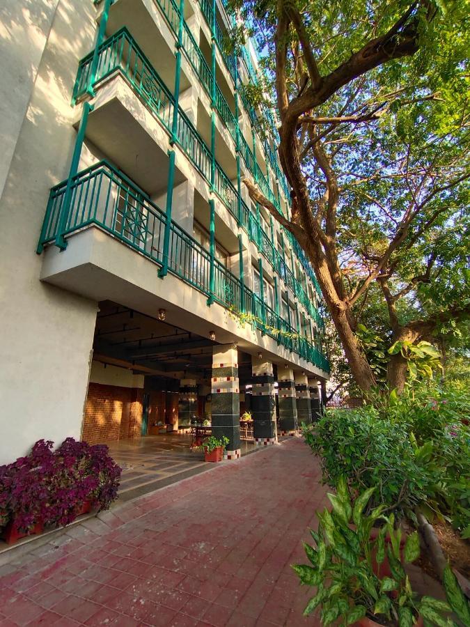 Bougainvilla Apartment Сурат Экстерьер фото