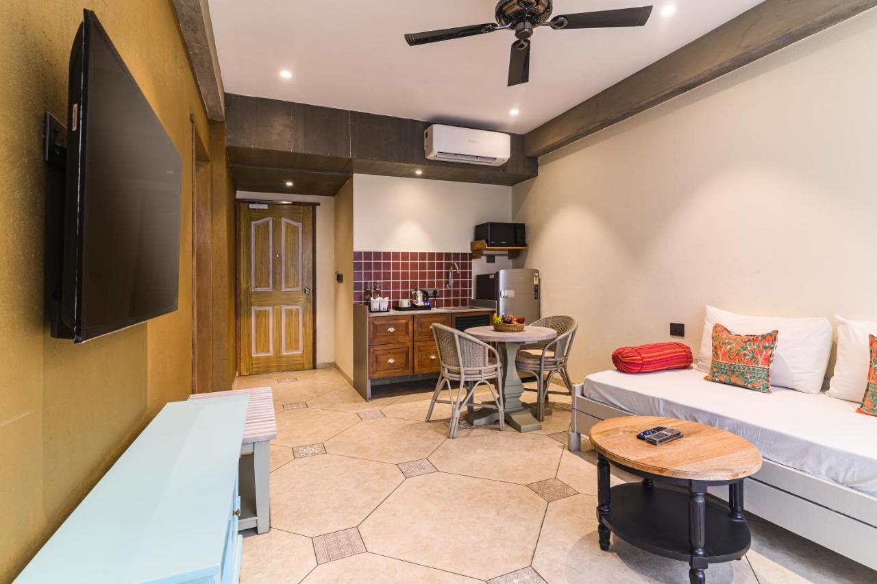 Bougainvilla Apartment Сурат Экстерьер фото