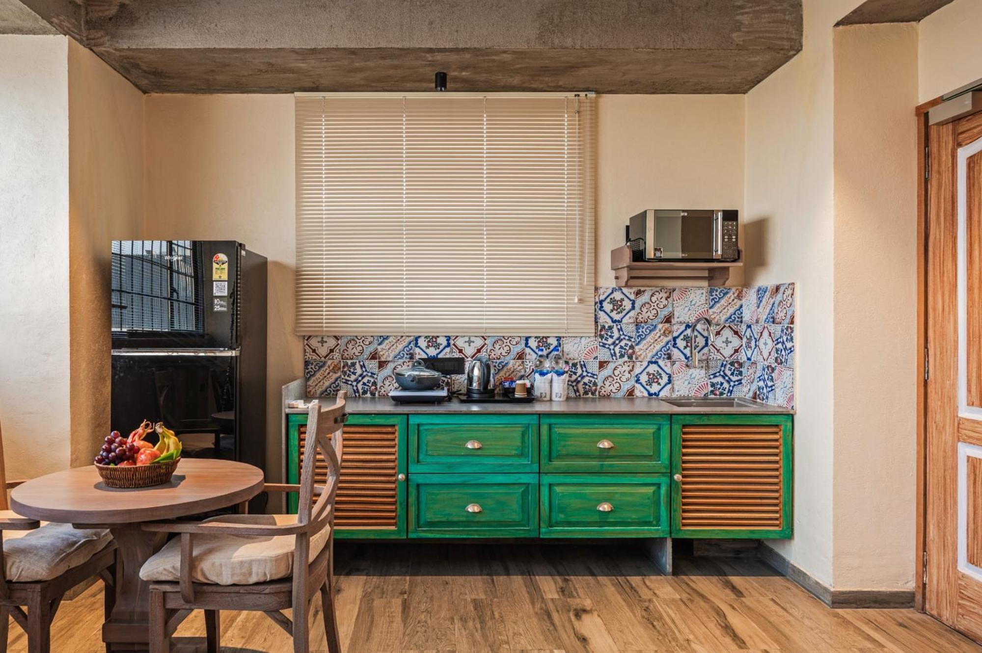 Bougainvilla Apartment Сурат Экстерьер фото